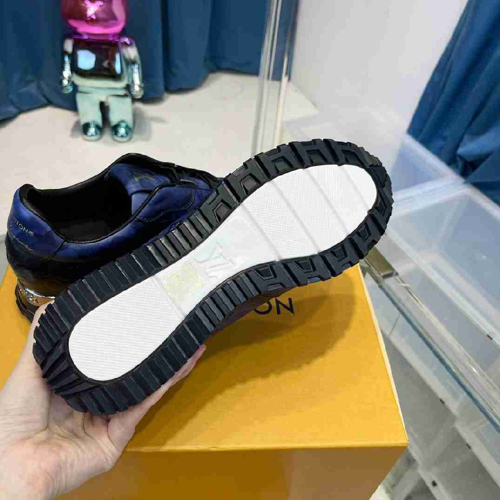 LV sneakers LU0371
