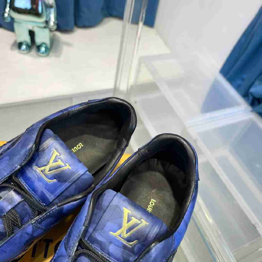 LV sneakers LU0371