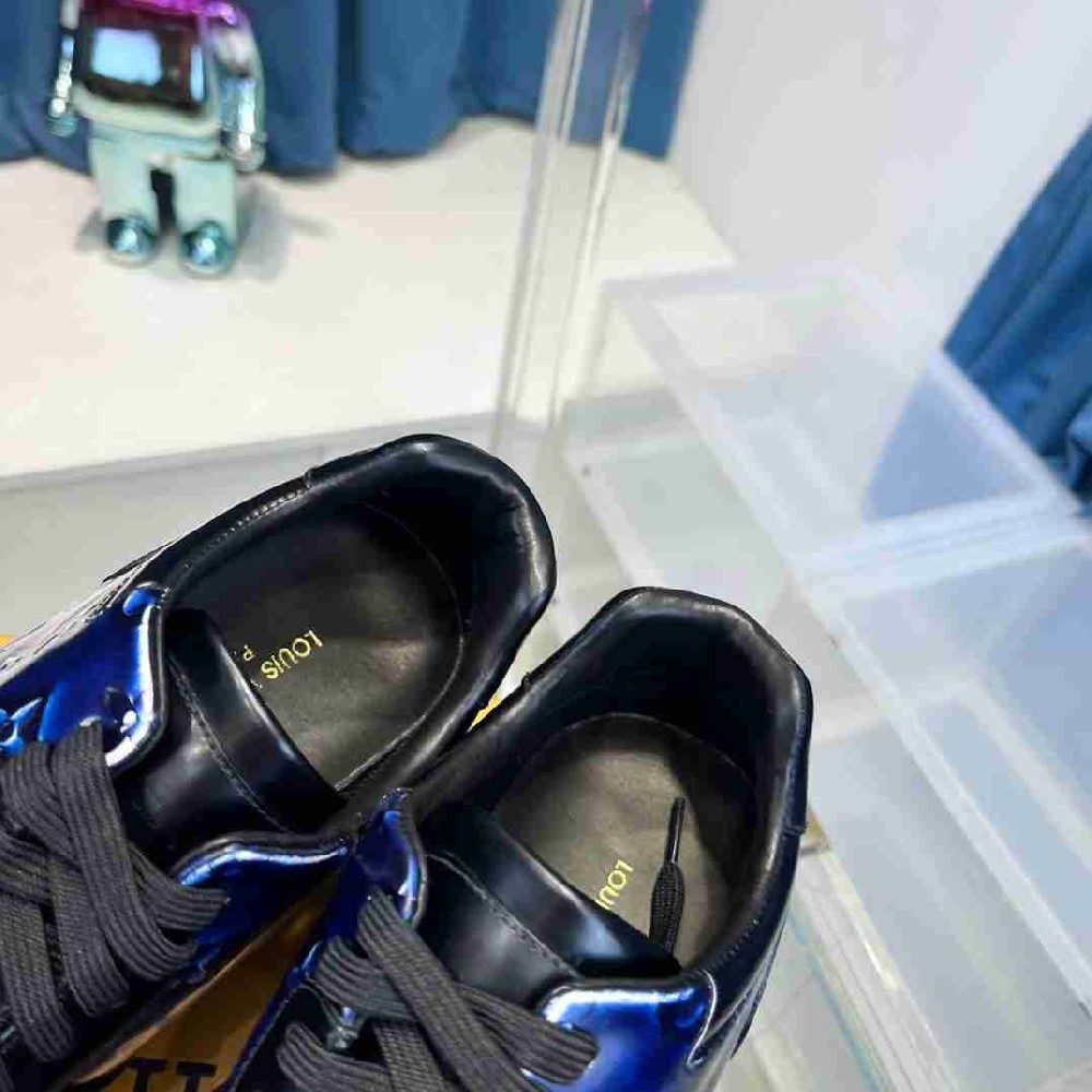 LV sneakers LU0374