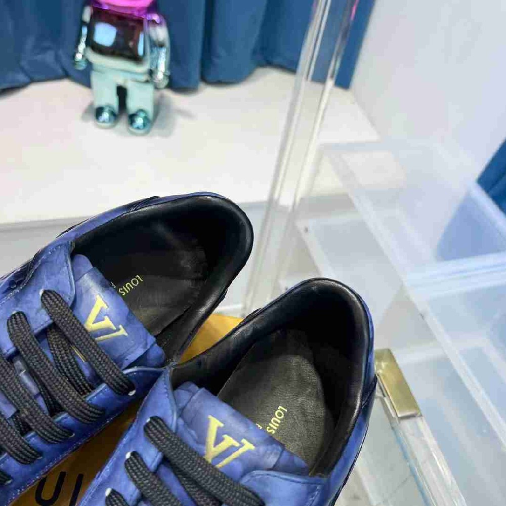 LV sneakers LU0375