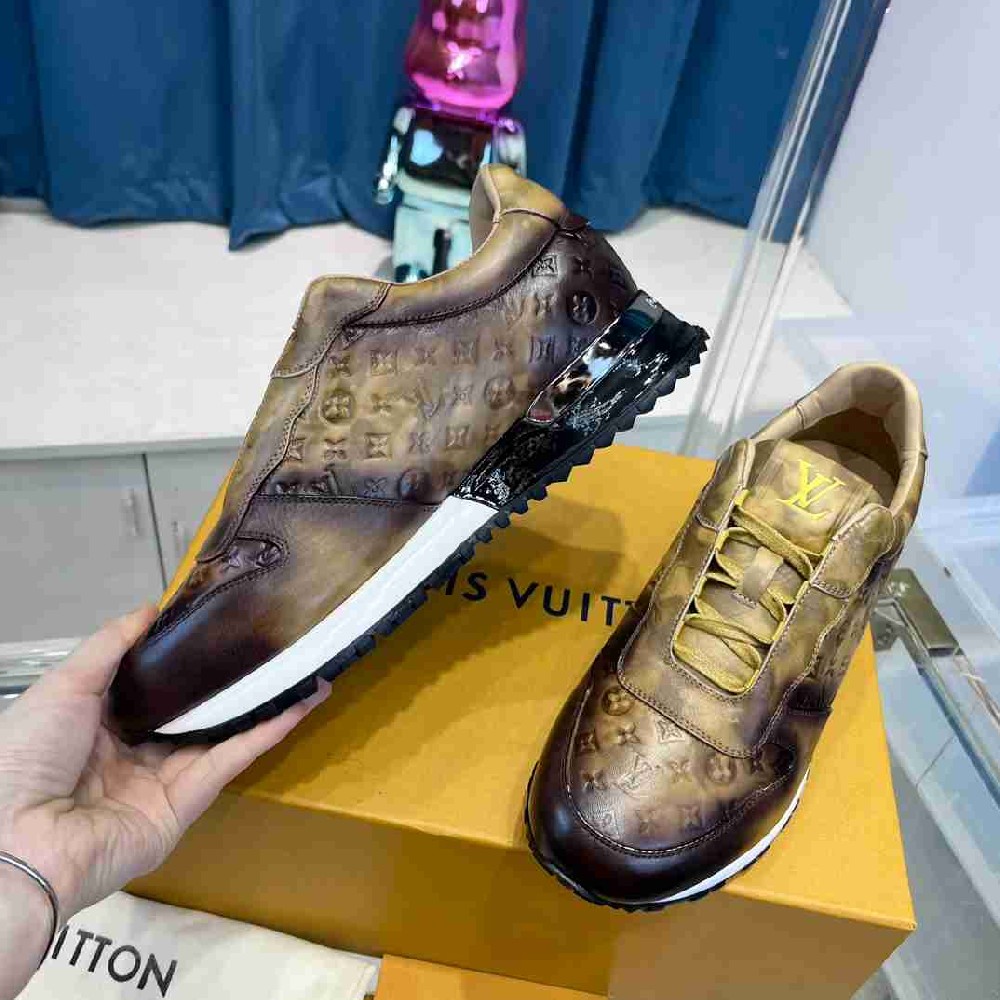 LV sneakers LU0377