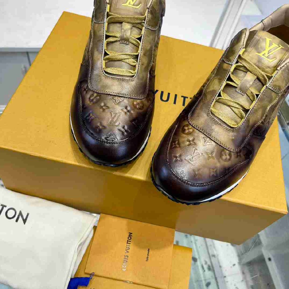 LV sneakers LU0377