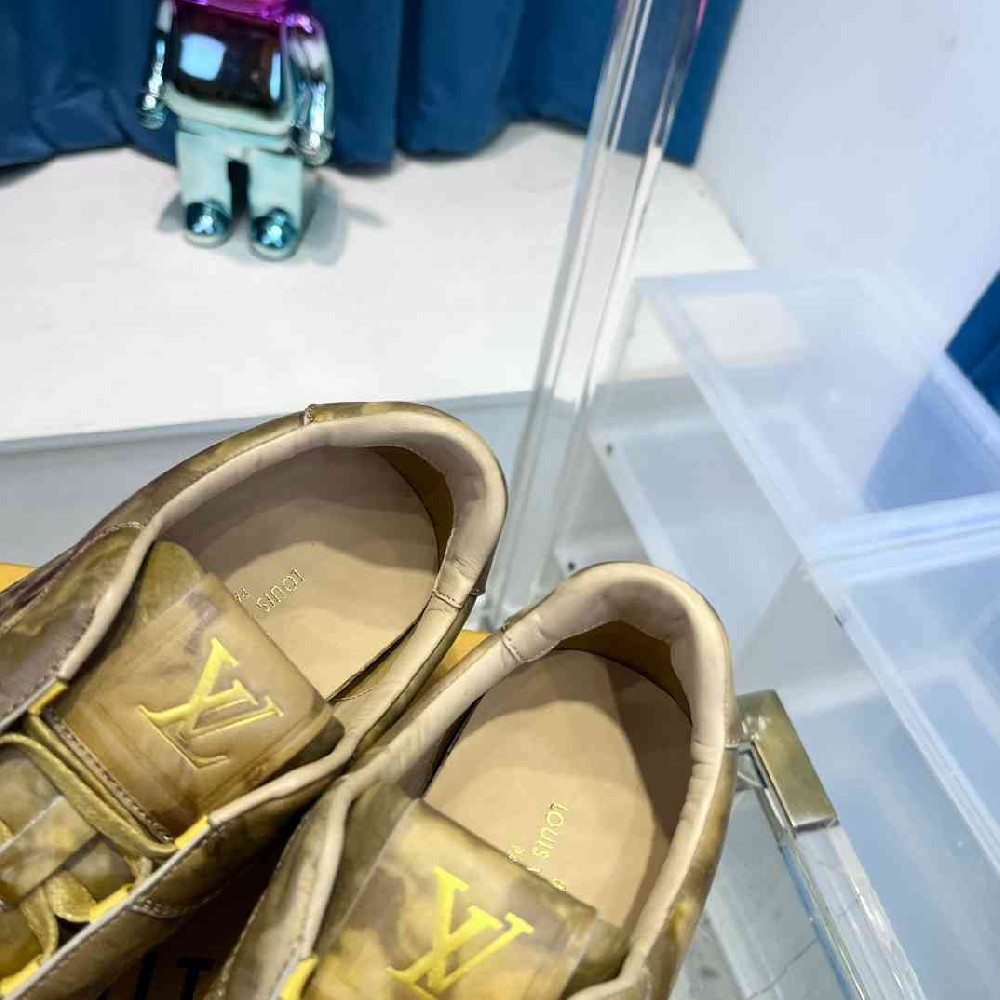 LV sneakers LU0377