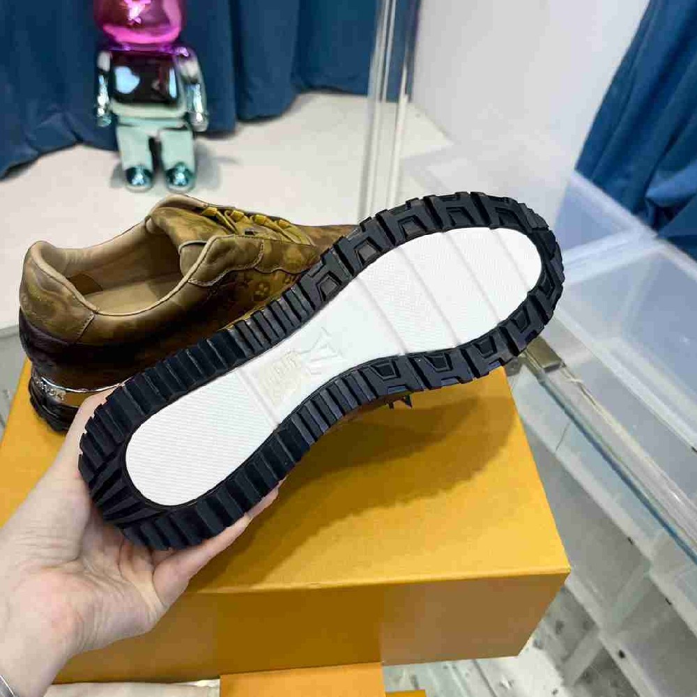 LV sneakers LU0377