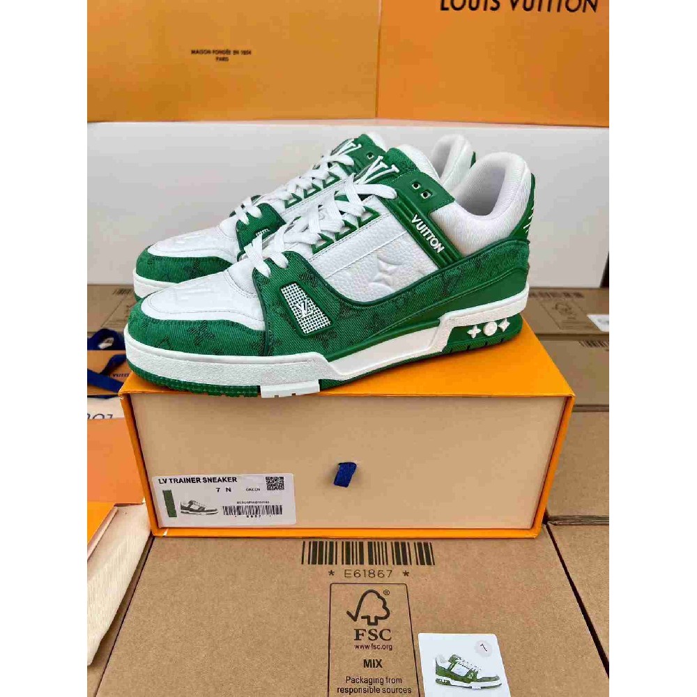 LV sneakers LU0379