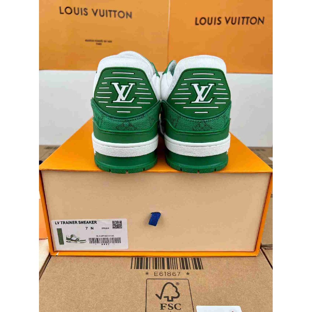 LV sneakers LU0379