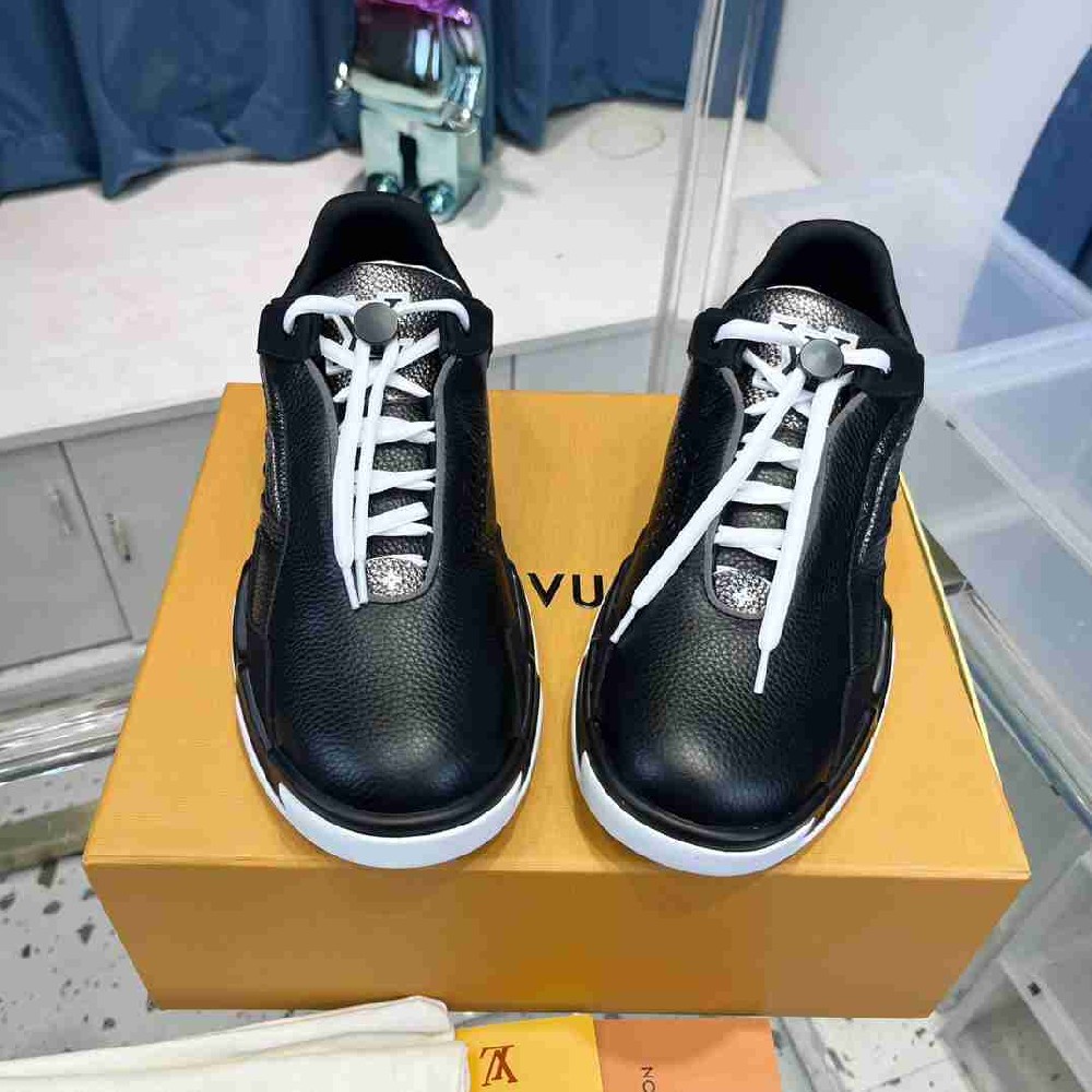 LV sneakers LU0381