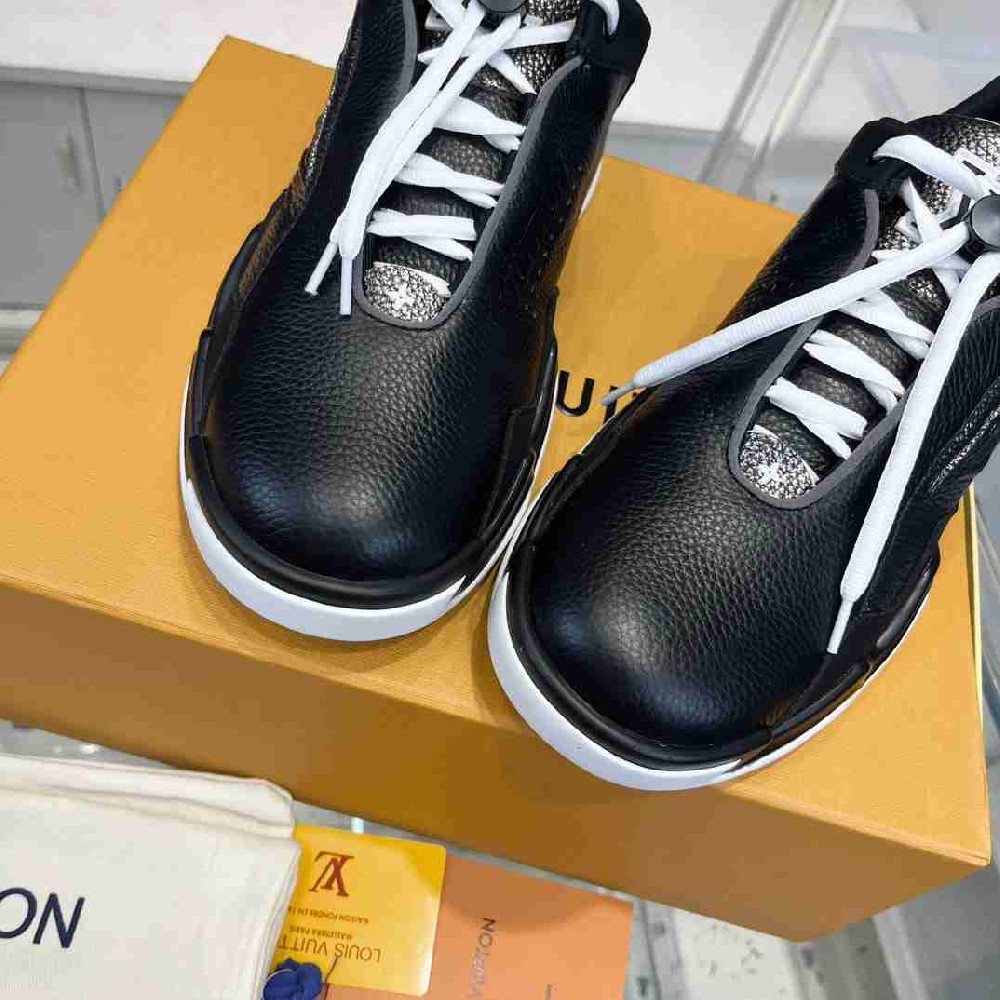 LV sneakers LU0381