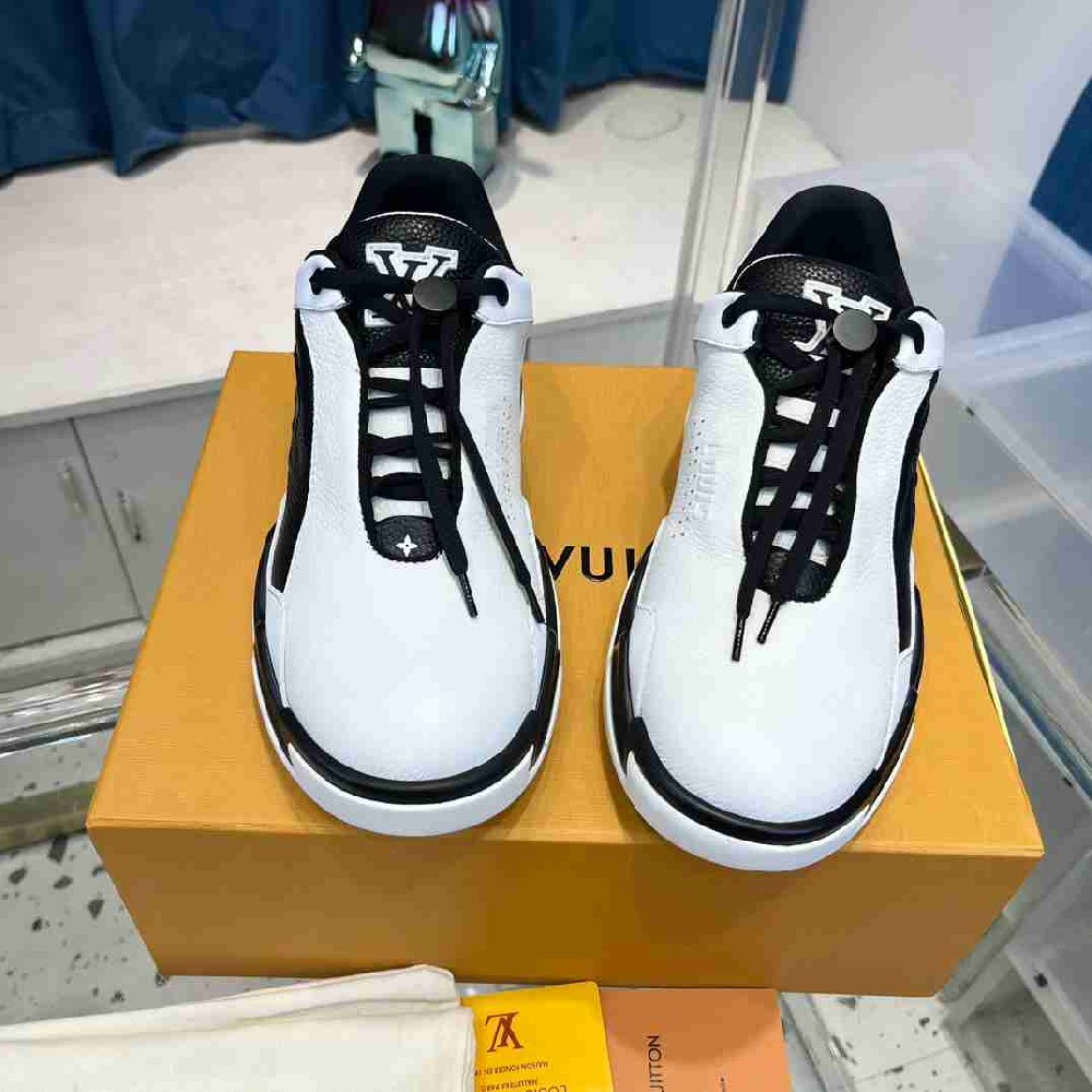 LV sneakers LU0382