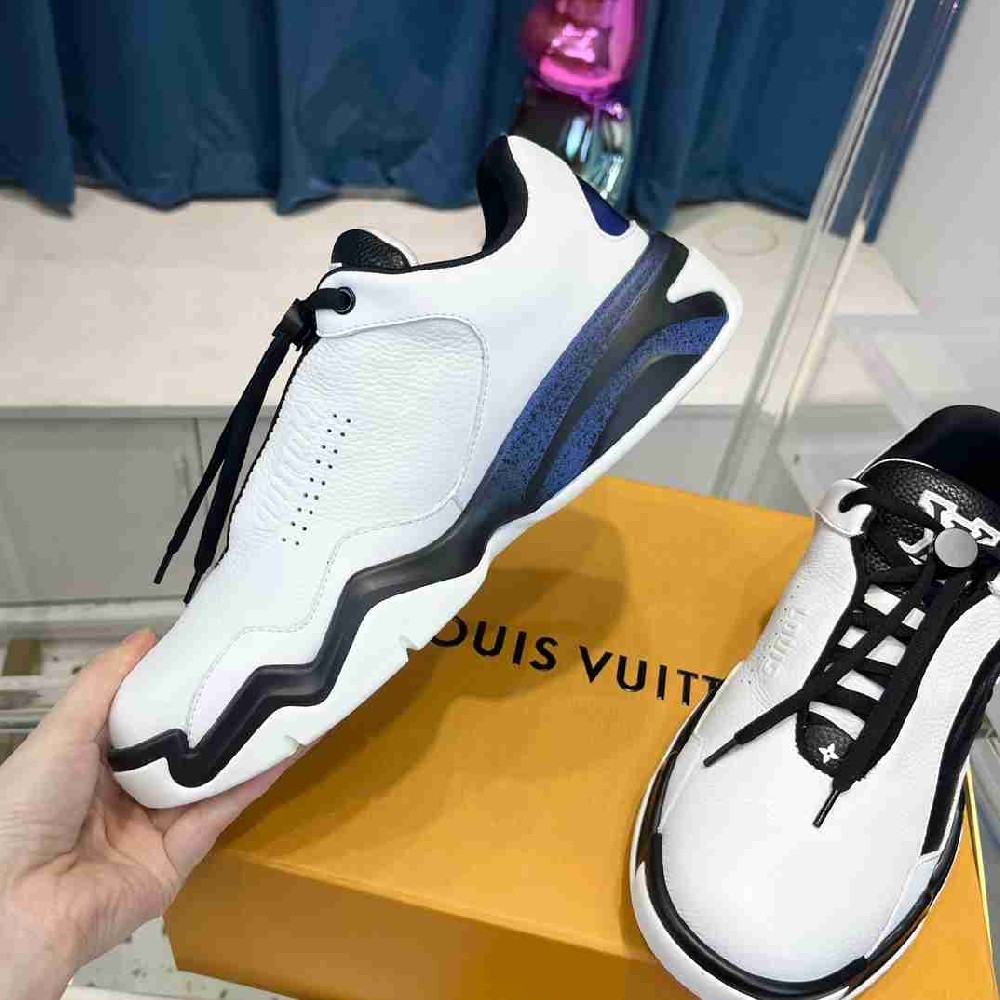 LV sneakers LU0382