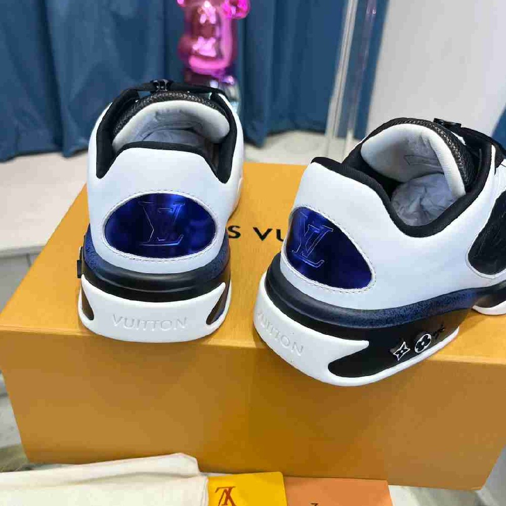 LV sneakers LU0382