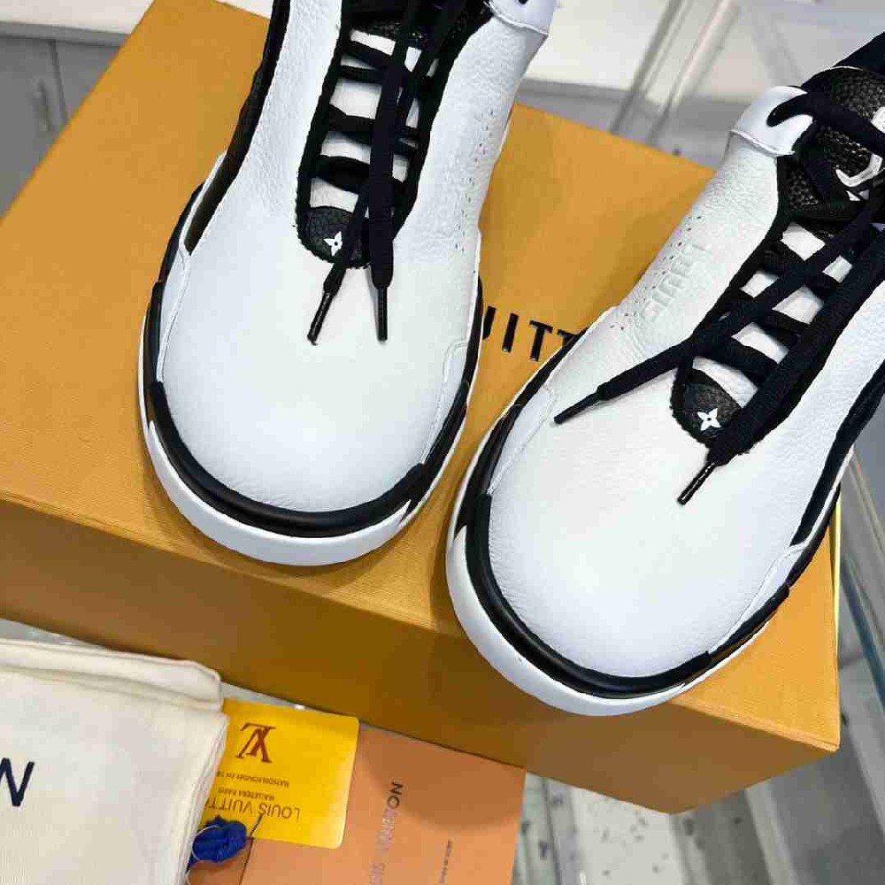 LV sneakers LU0382