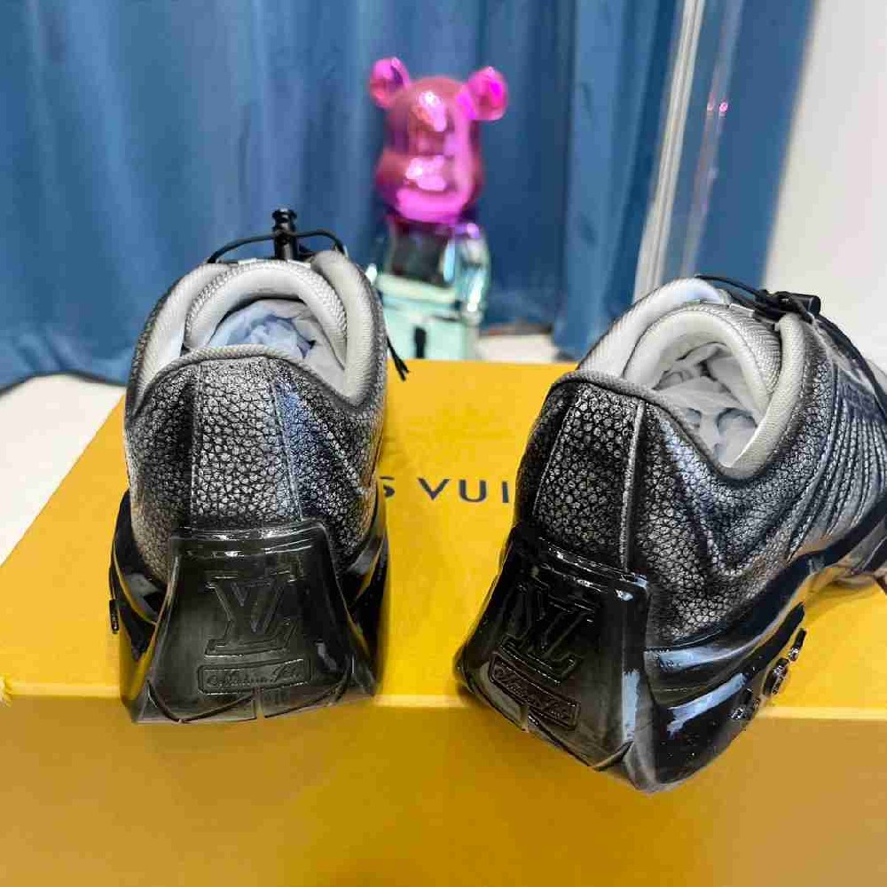 LV sneakers LU0384