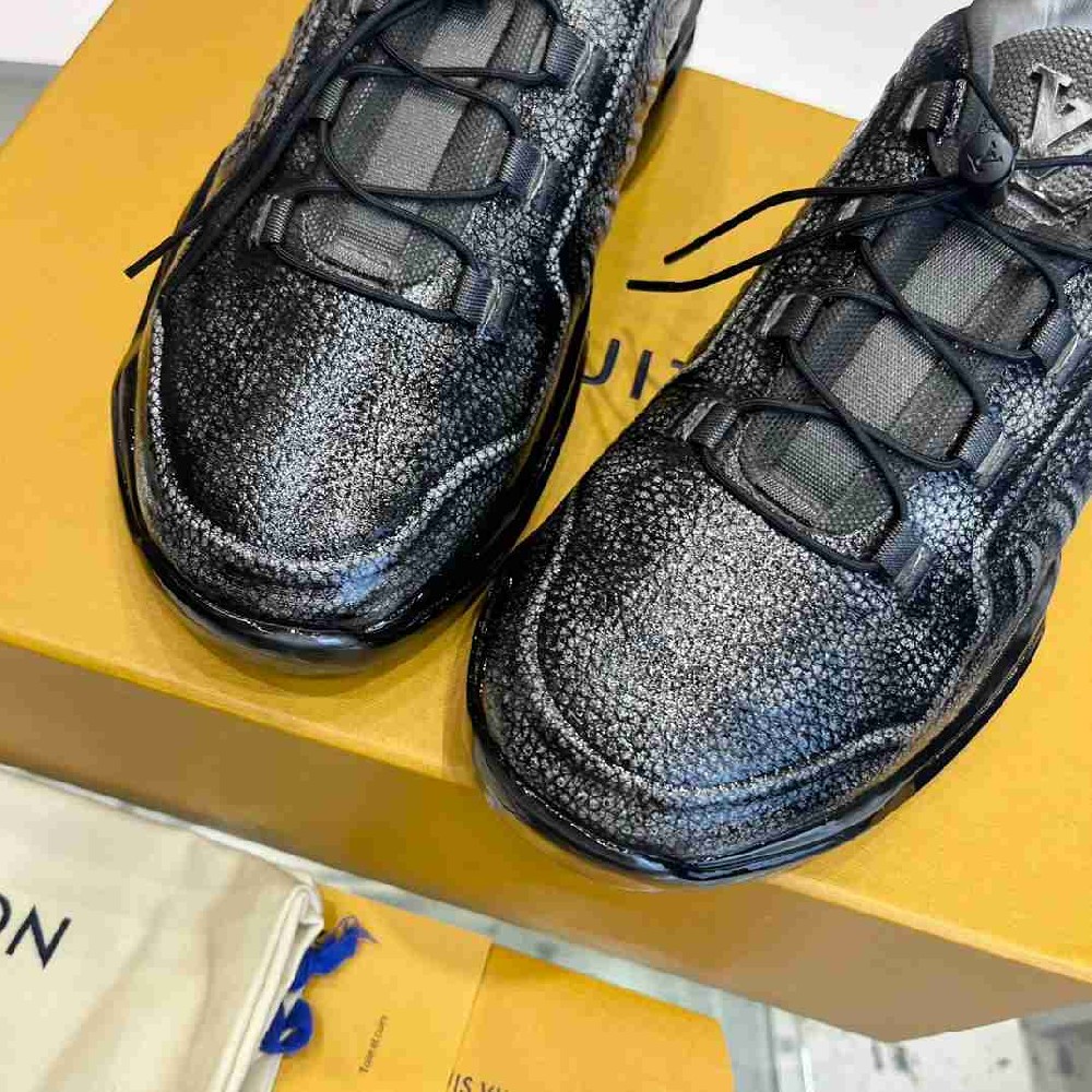 LV sneakers LU0384