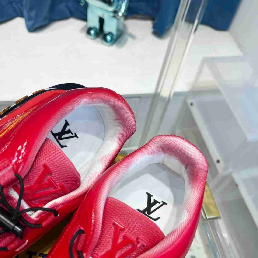 LV sneakers LU0385