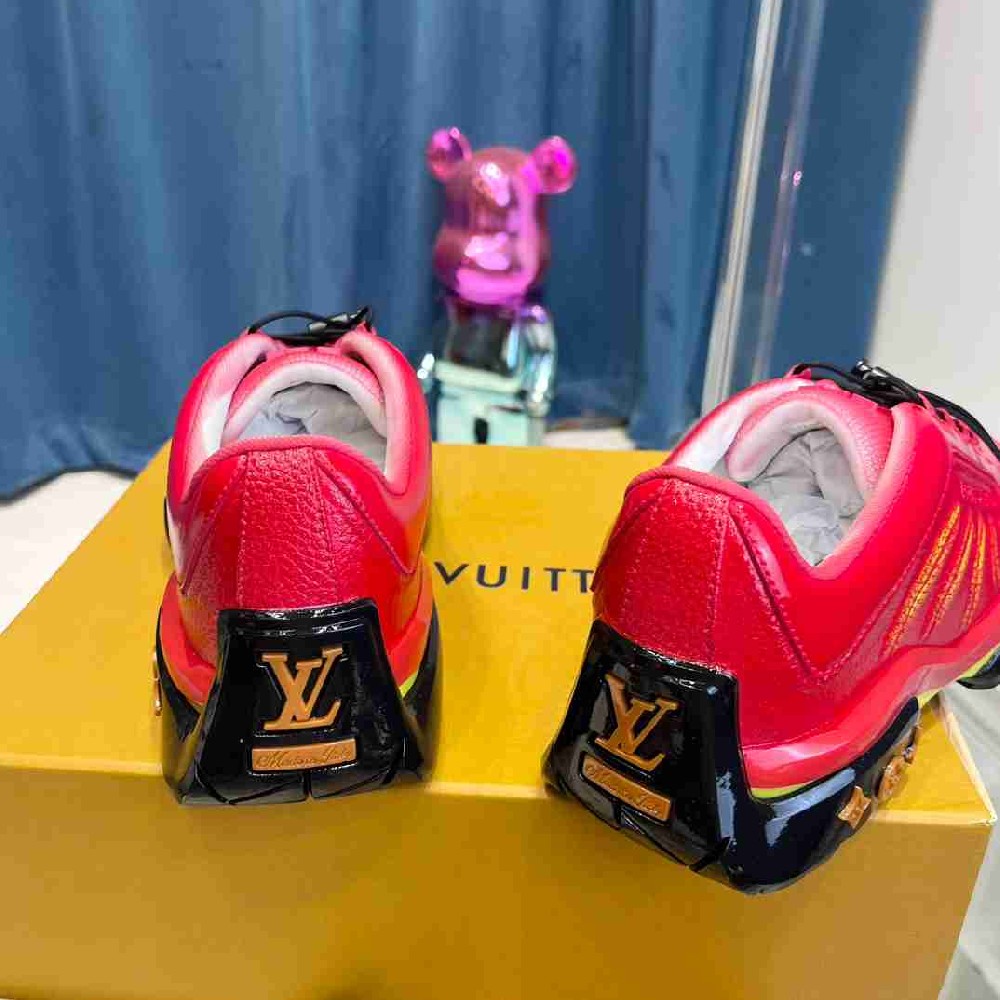 LV sneakers LU0385