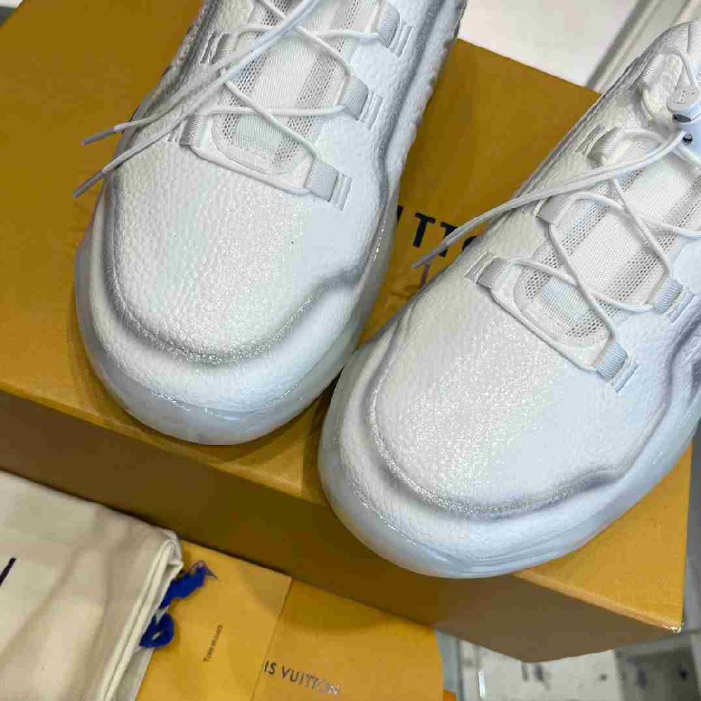 LV sneakers LU0387