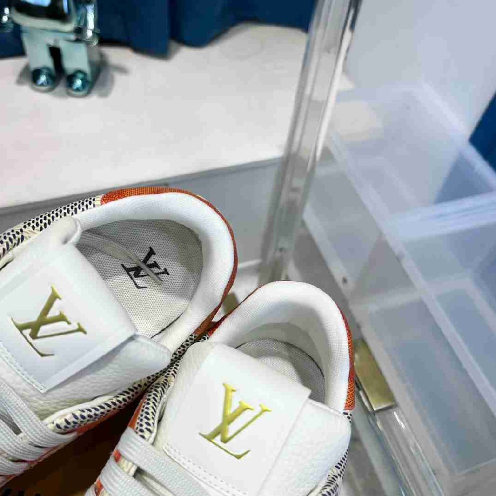 LV sneakers LU0388