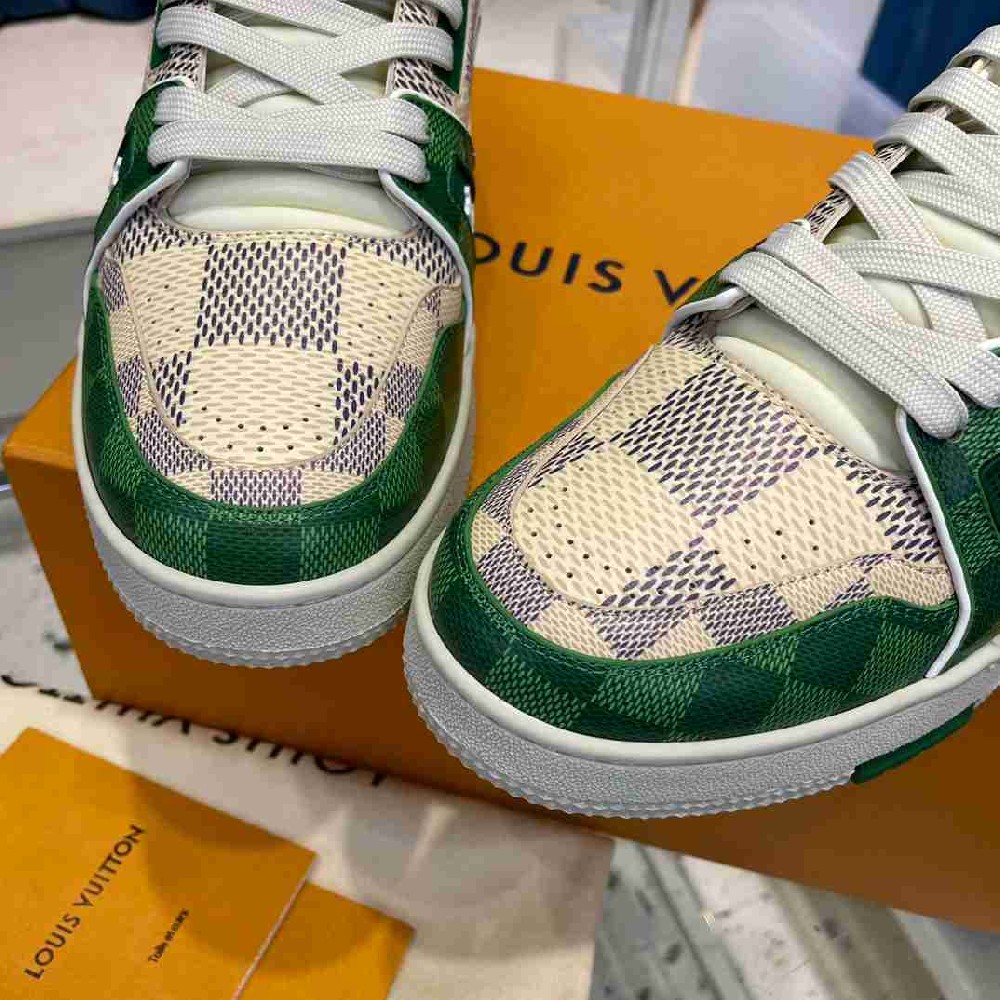 LV sneakers LU0389
