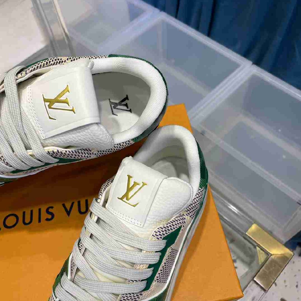 LV sneakers LU0389