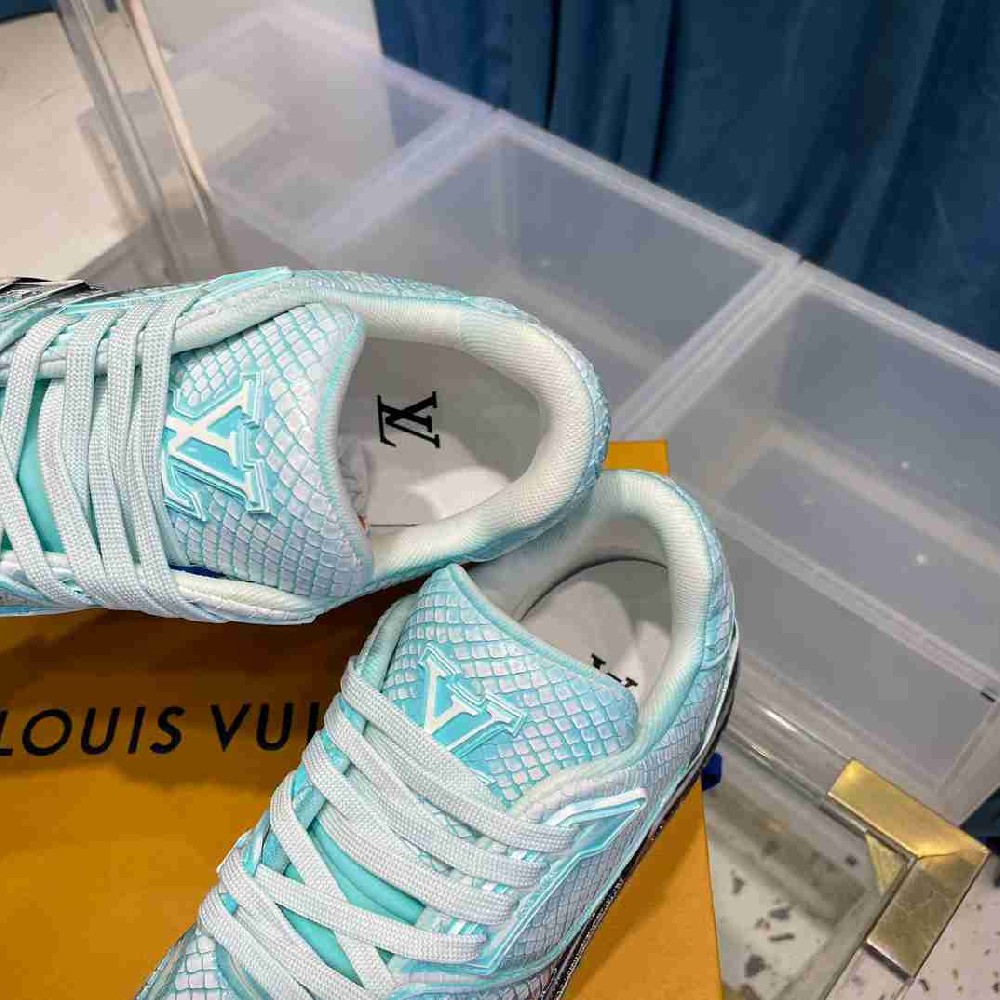 LV sneakers LU0390