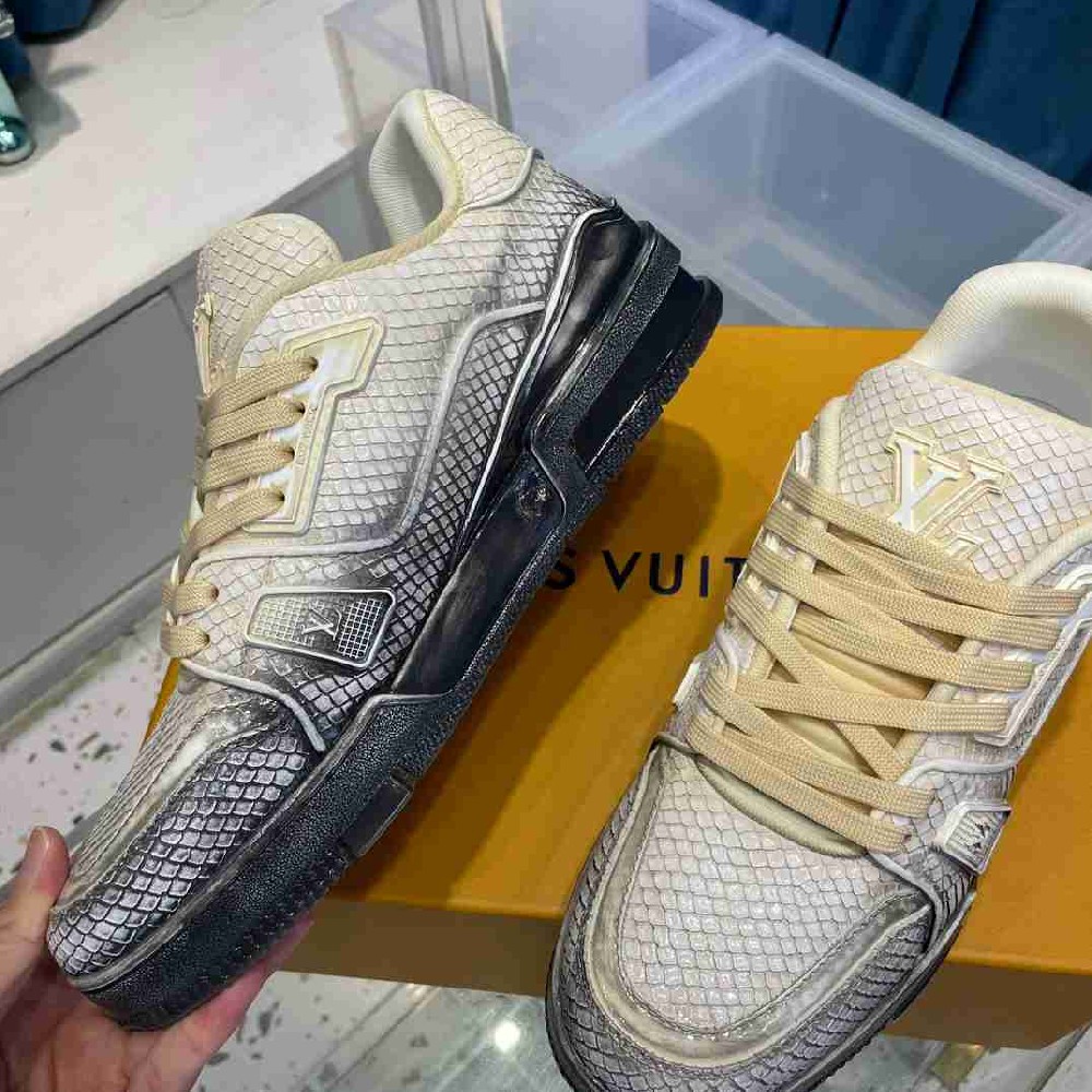LV sneakers LU0391