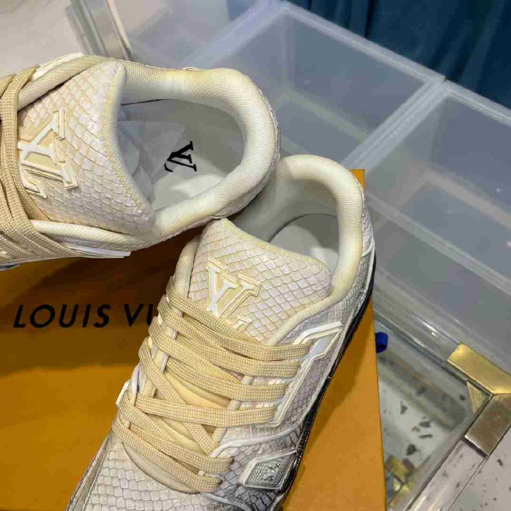 LV sneakers LU0391