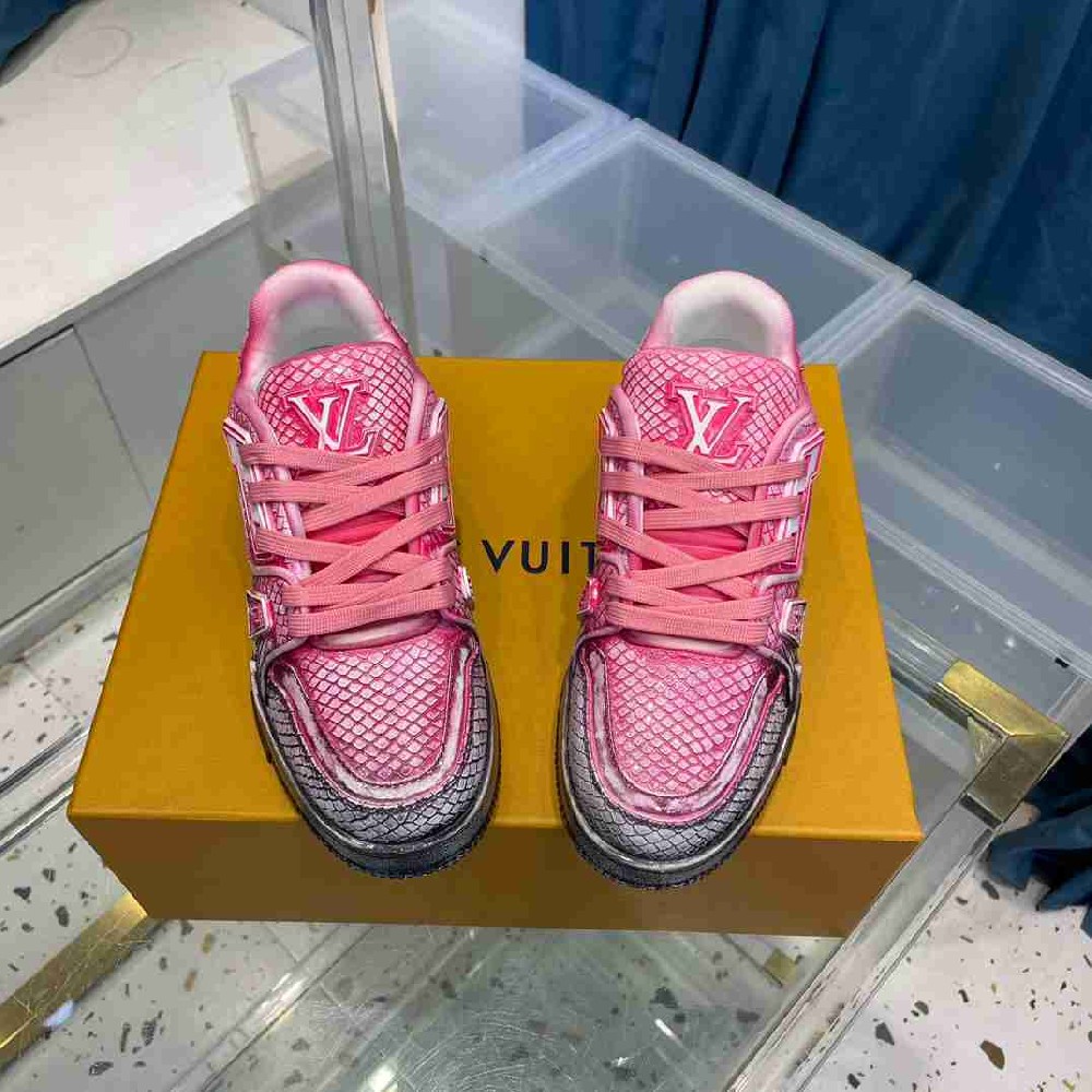 LV sneakers LU0392