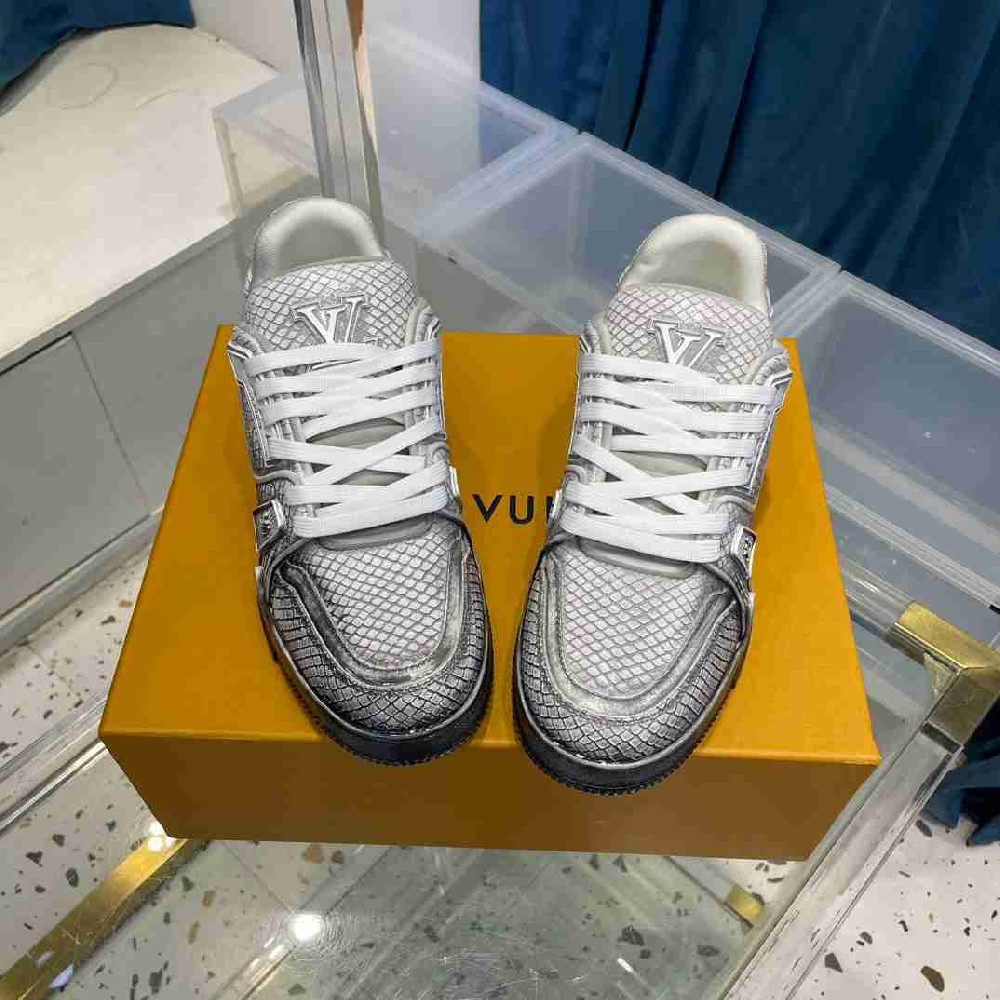 LV sneakers LU0393