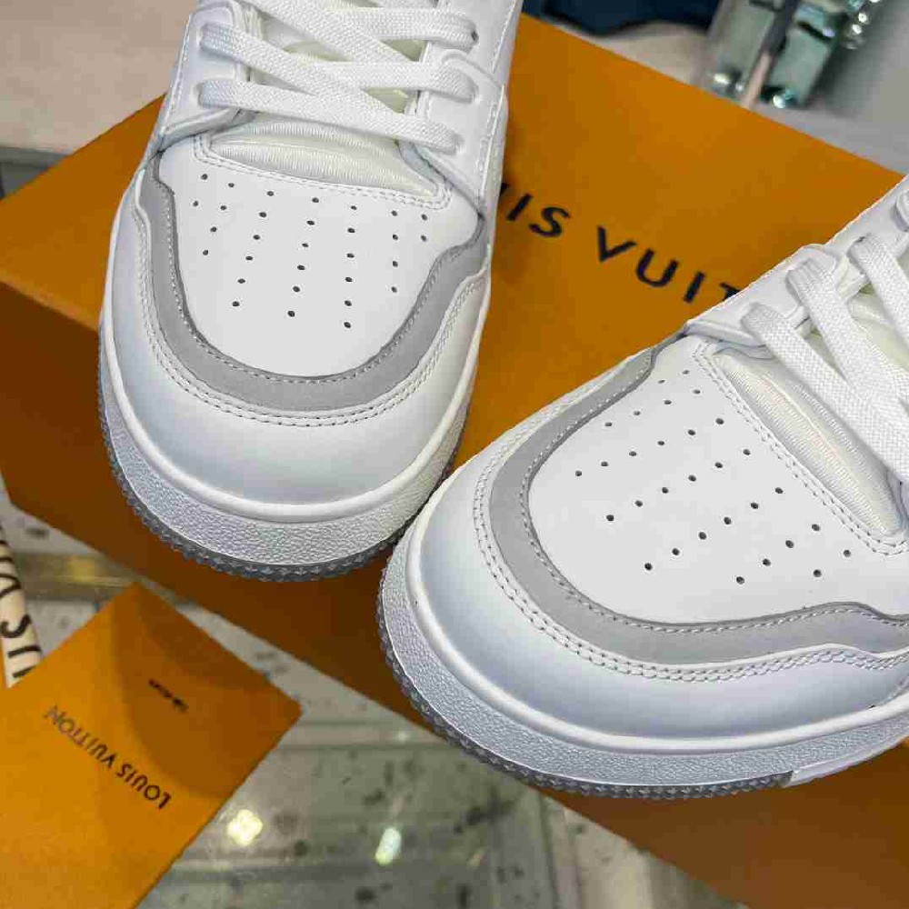 LV sneakers LU0396