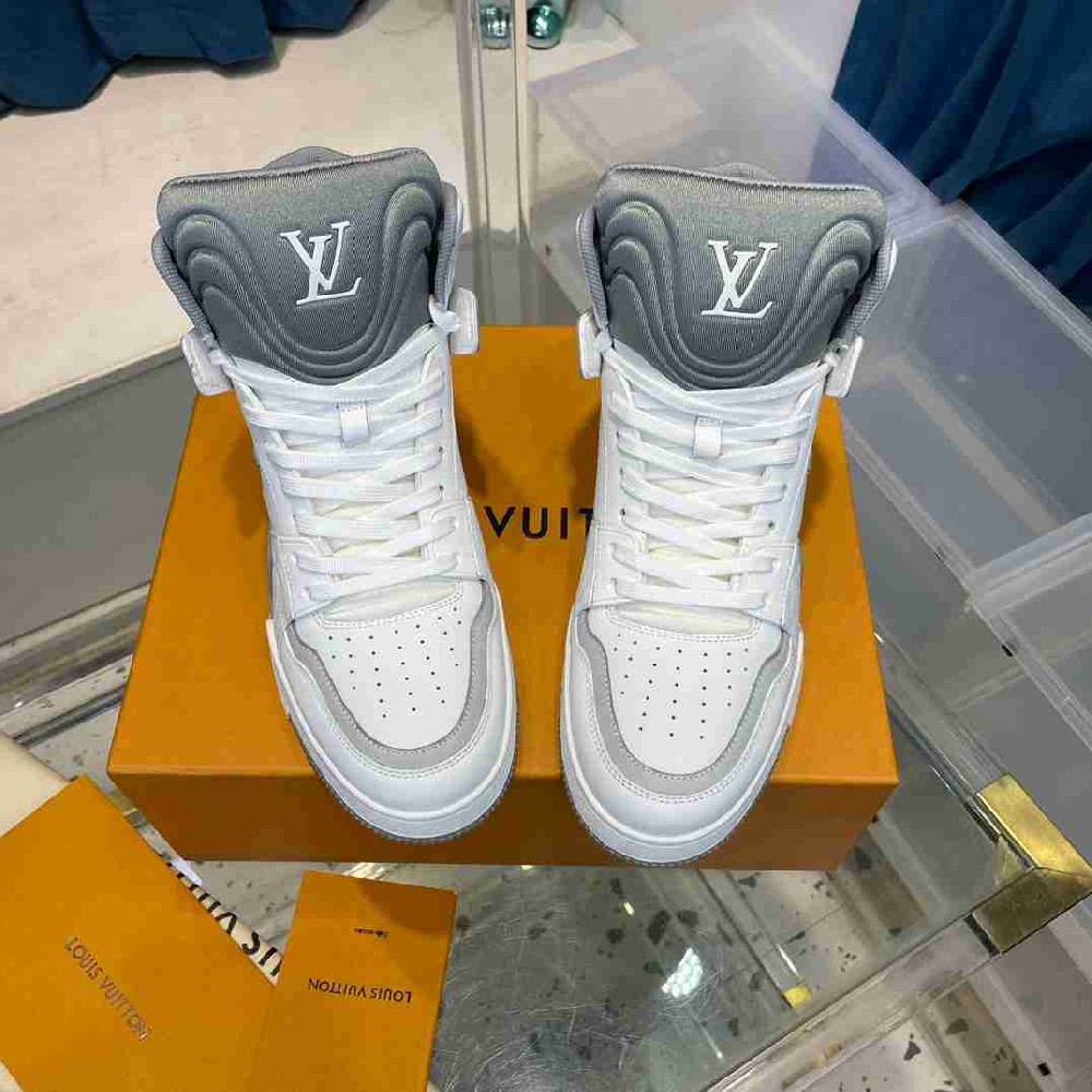 LV sneakers LU0396