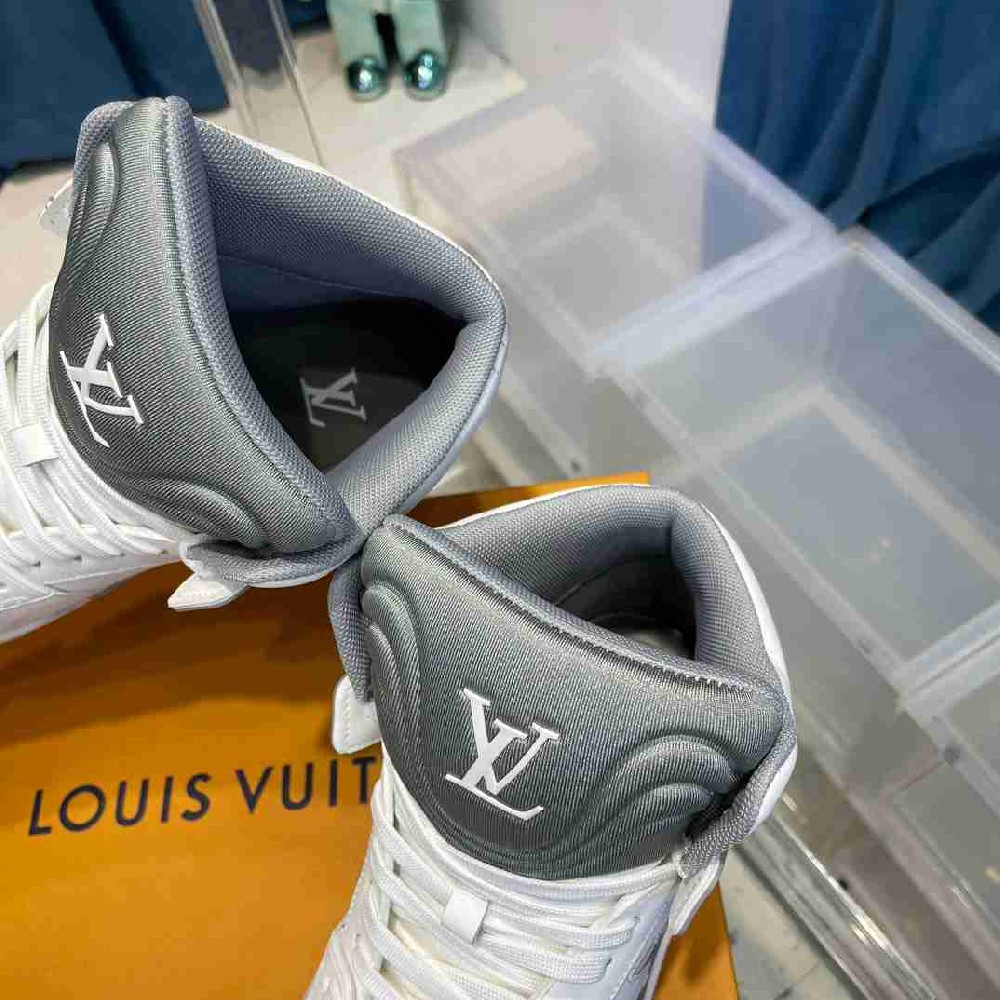 LV sneakers LU0396