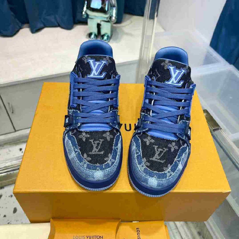 LV sneakers LU0411