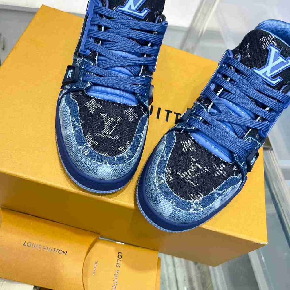 LV sneakers LU0411