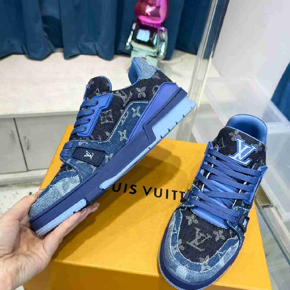 LV sneakers LU0411