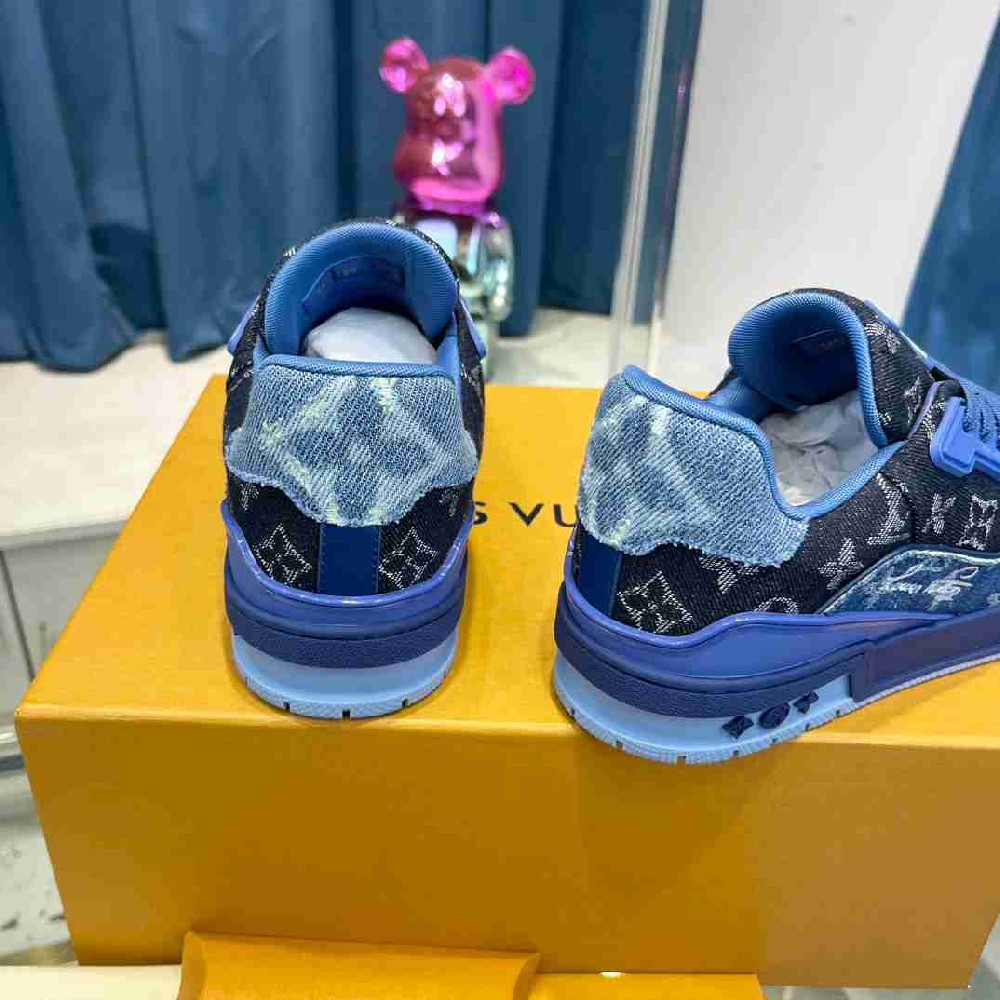 LV sneakers LU0411