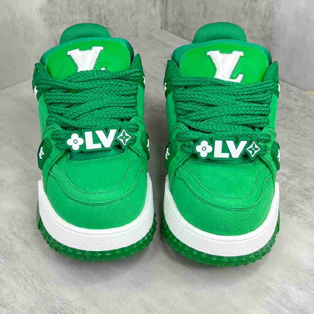LV sneakers LU0429