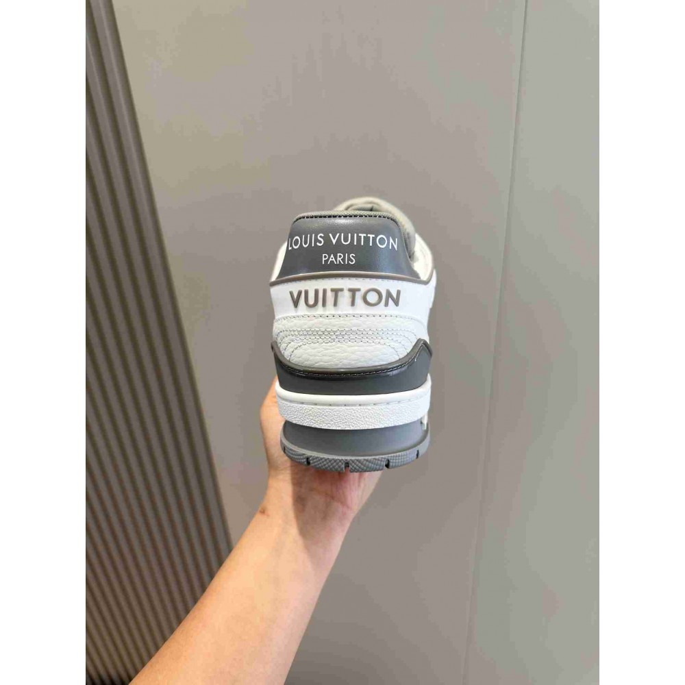 LV sneakers LU0430