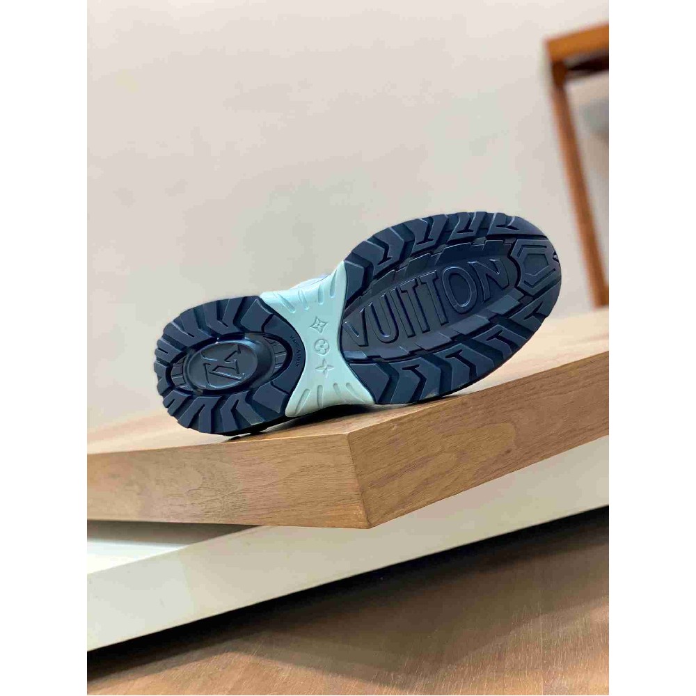 LV sneakers LU0437