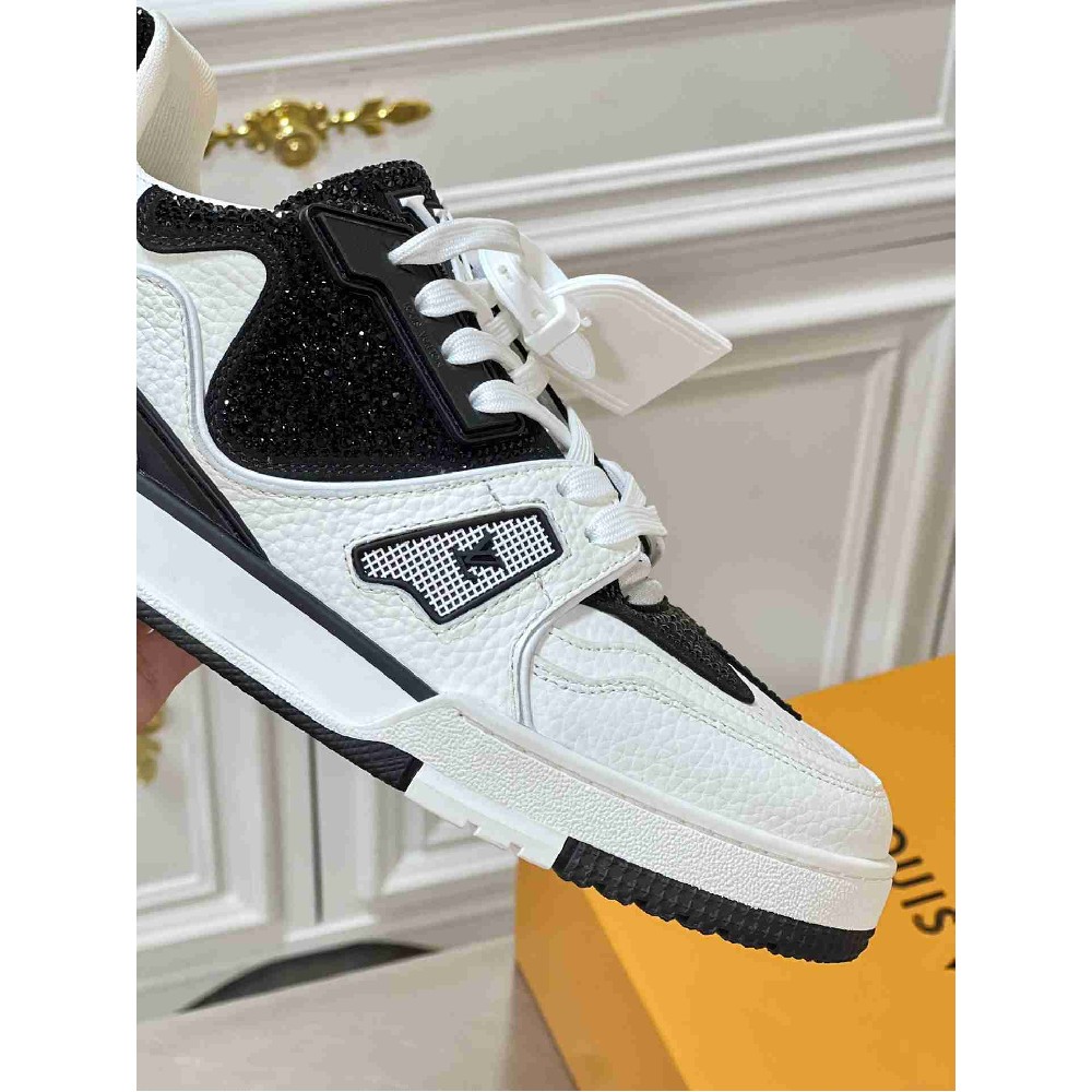 LV sneakers LU0439