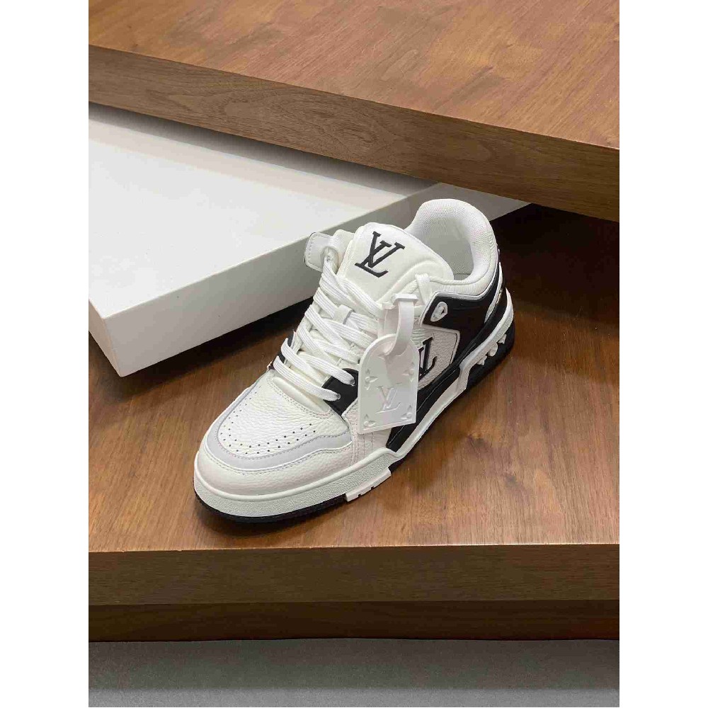 LV sneakers LU0444