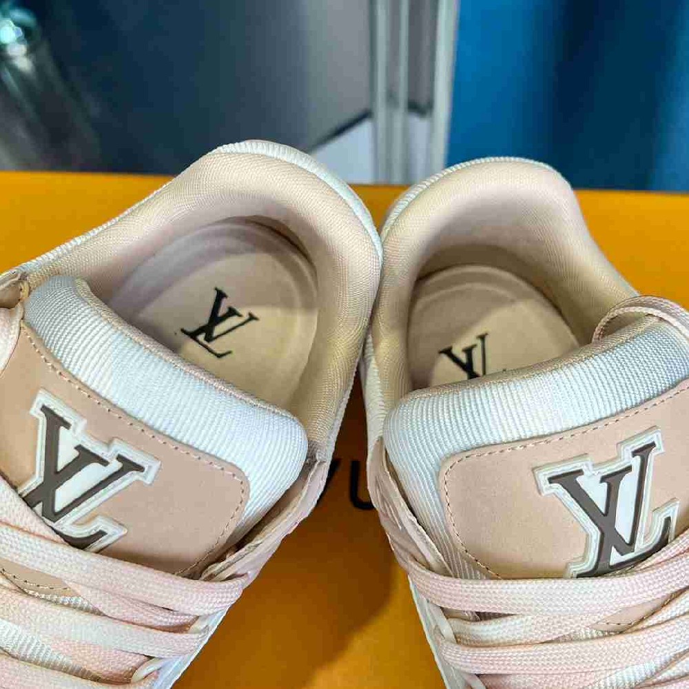 LV sneakers LU0449