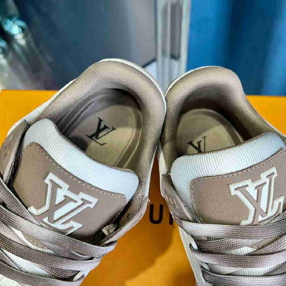 LV sneakers LU0450