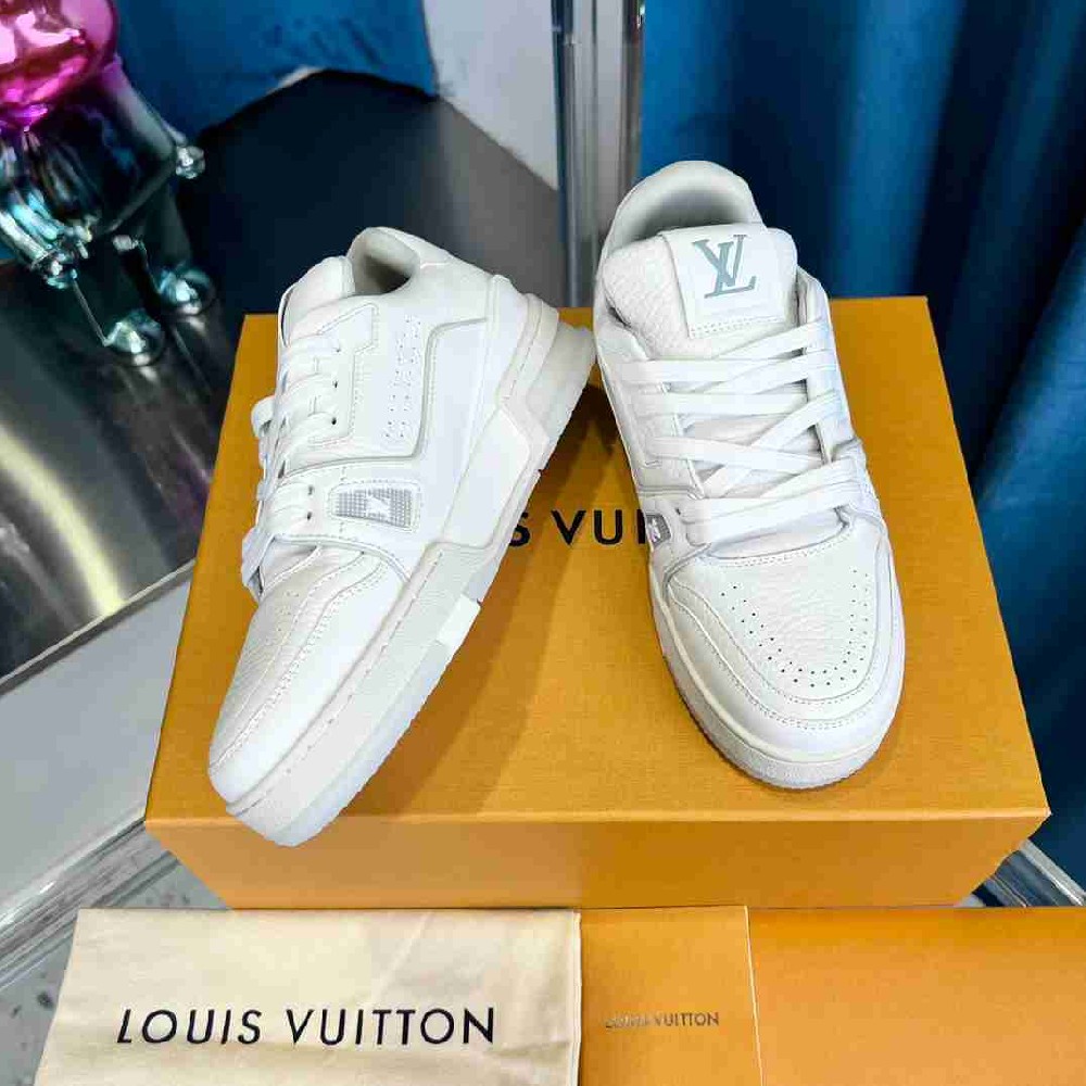 LV sneakers LU0451