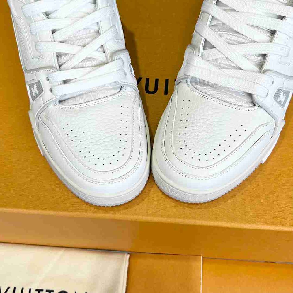 LV sneakers LU0451