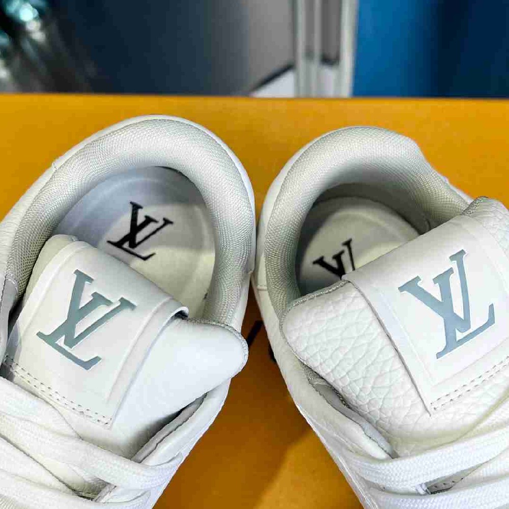 LV sneakers LU0451