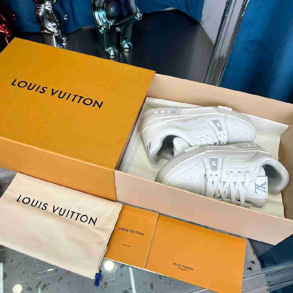 LV sneakers LU0451