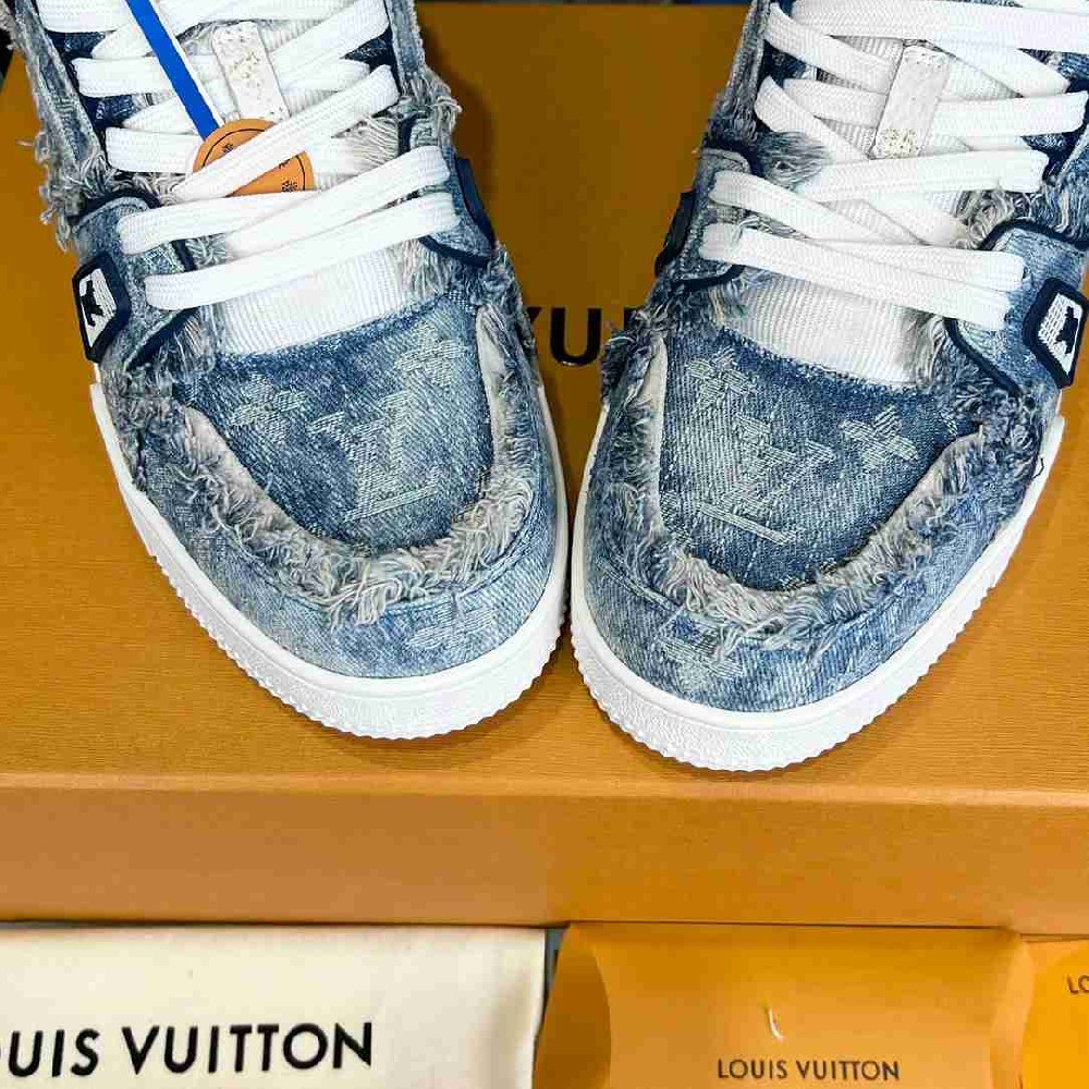 LV sneakers LU0452