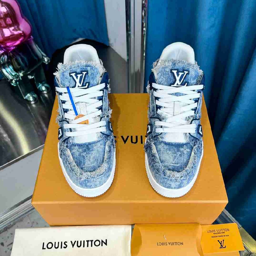 LV sneakers LU0452