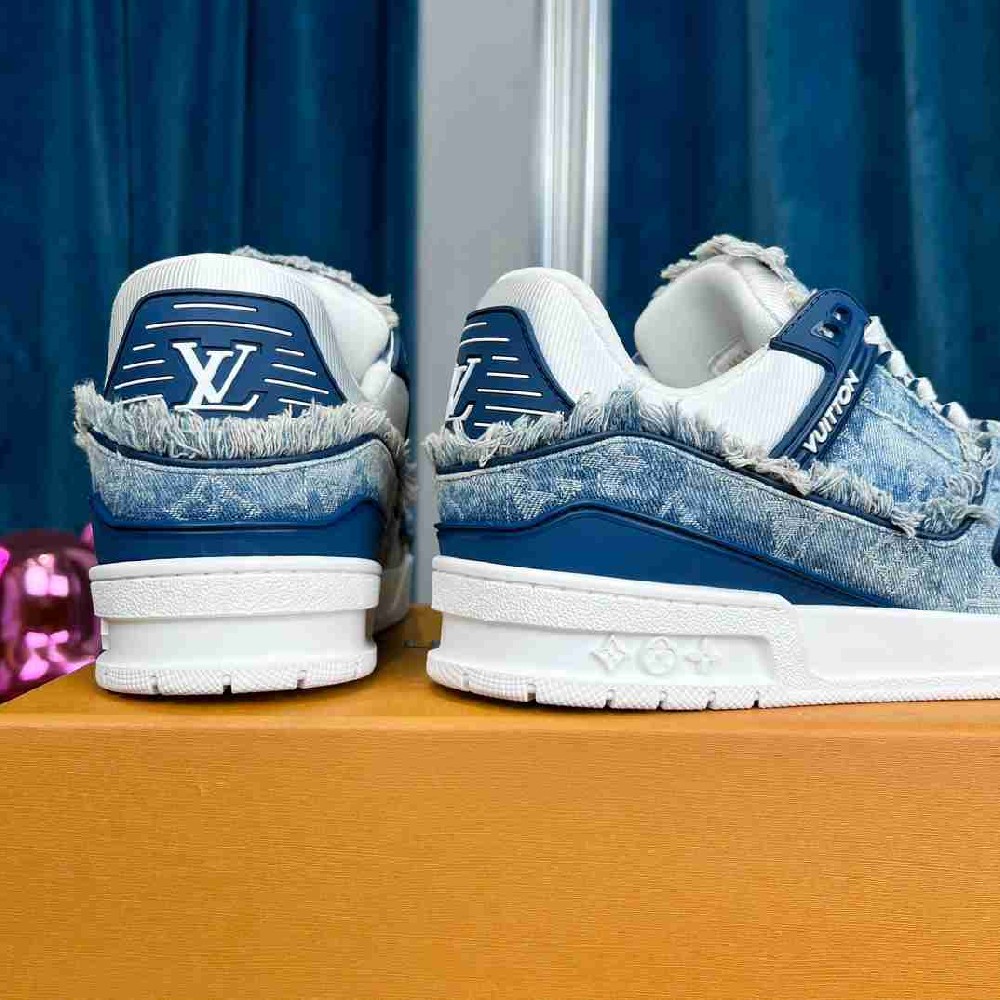 LV sneakers LU0452